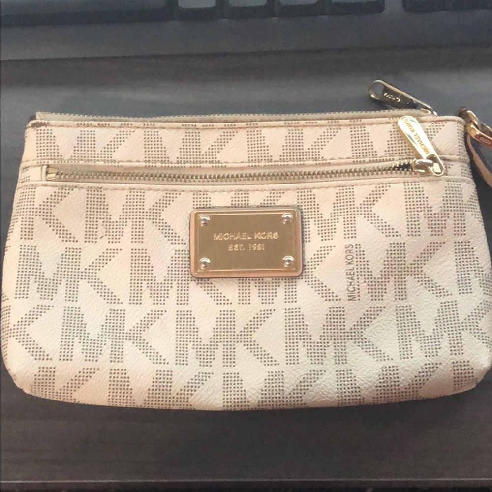 Michael Kors Wristlet Wallet